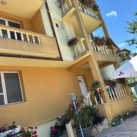 Oleander Villa 切尔诺莫雷茨